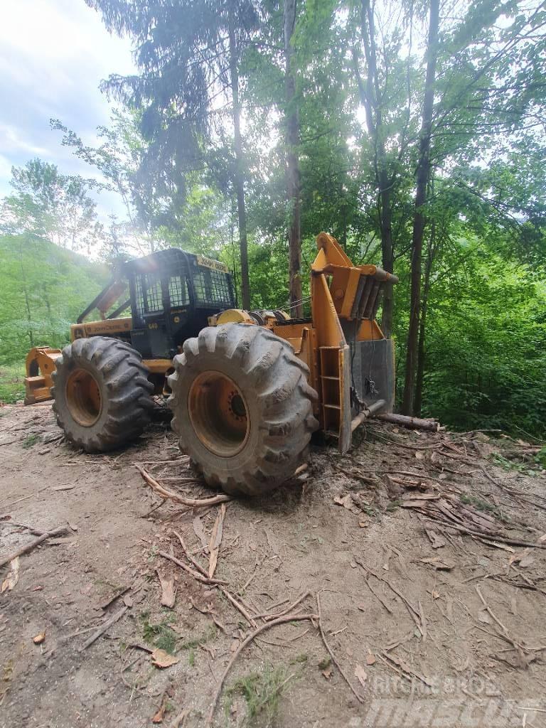 John Deere 640 D Mežizstrādes traktori