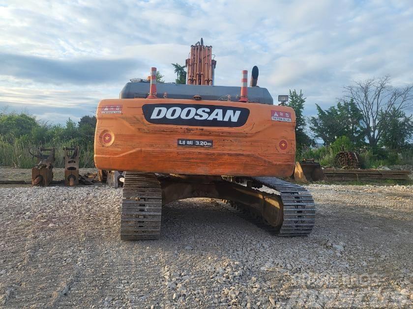 Doosan DX 300 LCA Kāpurķēžu ekskavatori