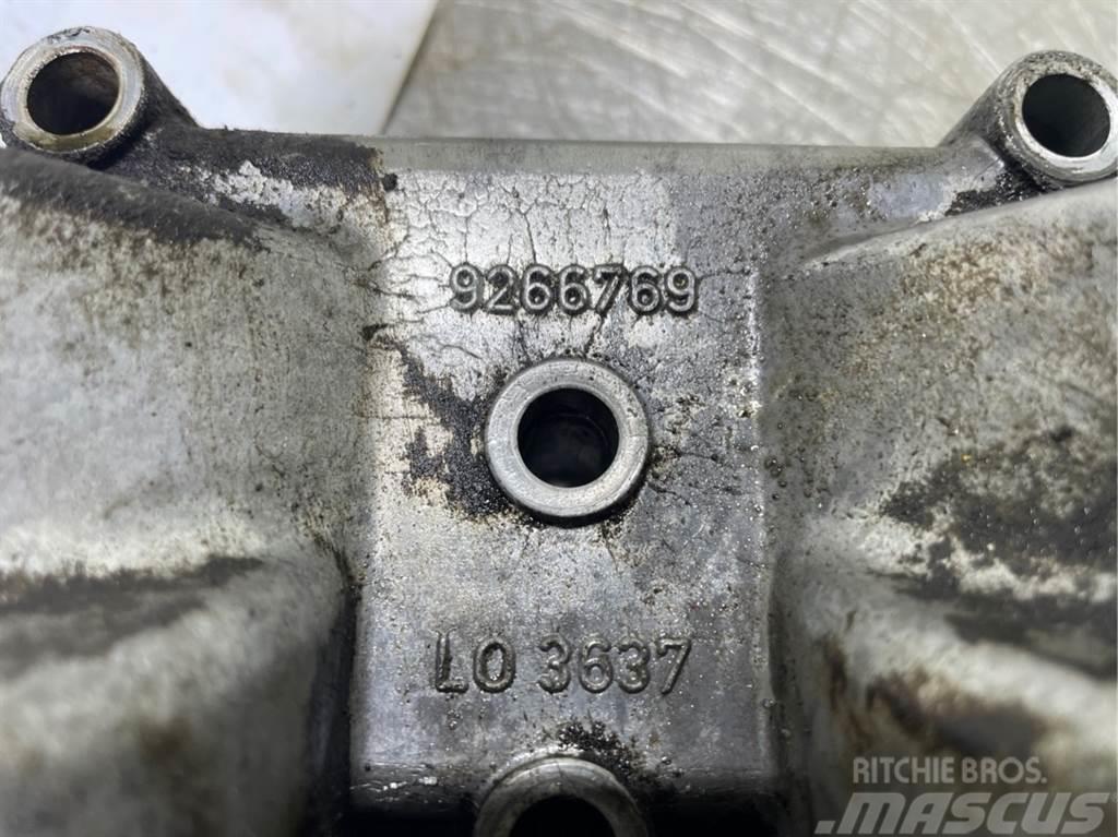 Liebherr L544-9266769-Oil filter bracket/Oelfilterkonsole Dzinēji