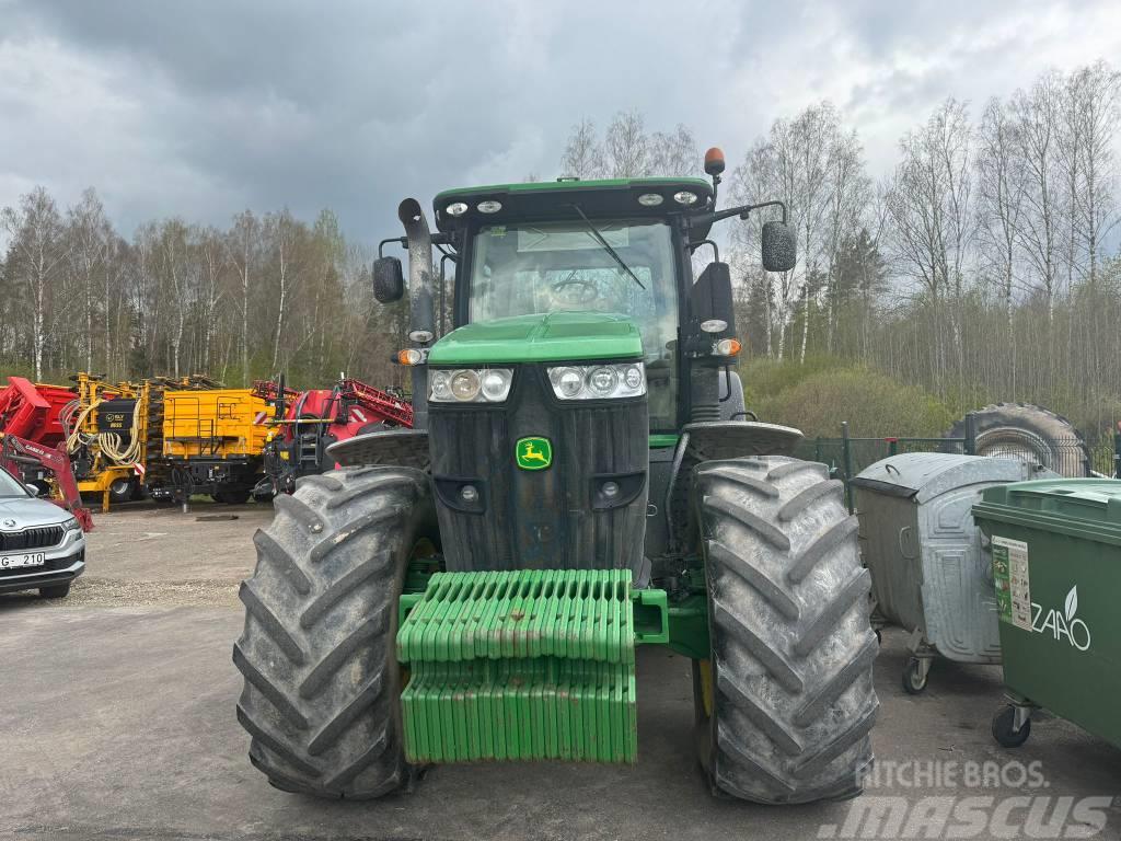 John Deere 7230 R Traktori