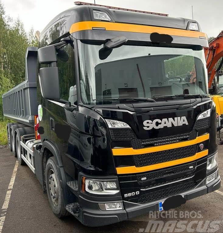 Scania G560 Treileri ar āķi