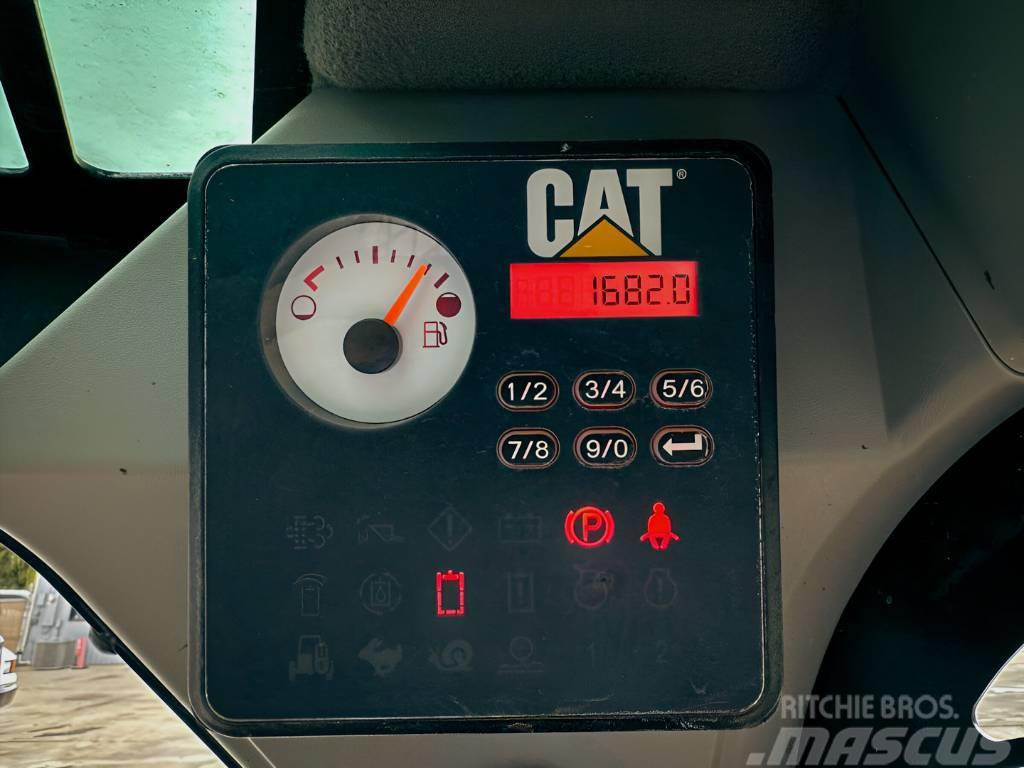 CAT 226 D Lietoti riteņu kompaktiekrāvēji
