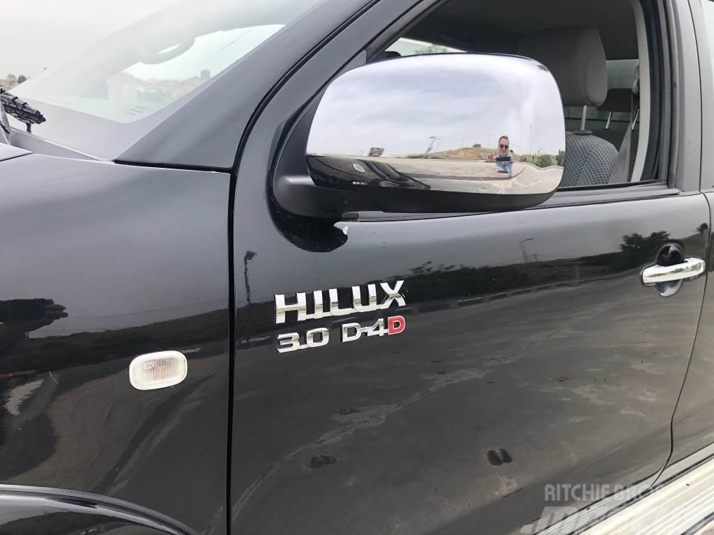 Toyota Hilux 3.0D-4D Cabina Doble VX Preču pārvadāšanas furgoni