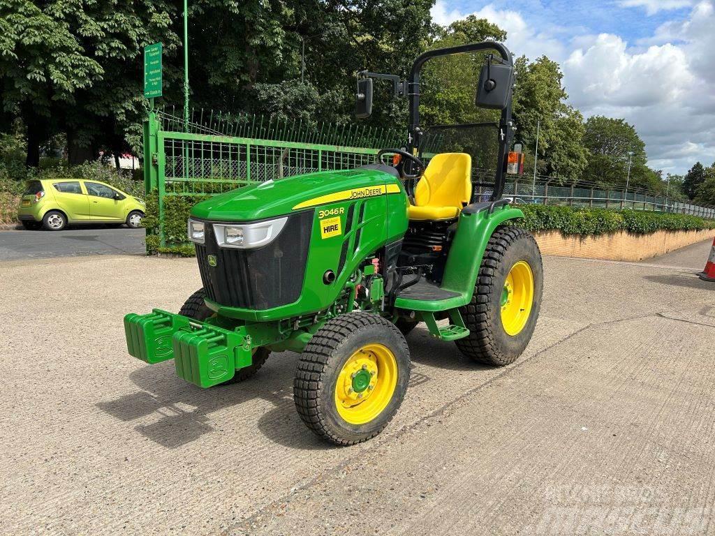 John Deere 3046R ROPS Kompaktie traktori