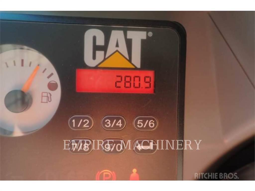 CAT 226D CA Lietoti riteņu kompaktiekrāvēji