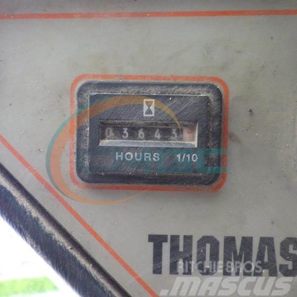 Thomas 153 Iekrāvēji uz riteņiem