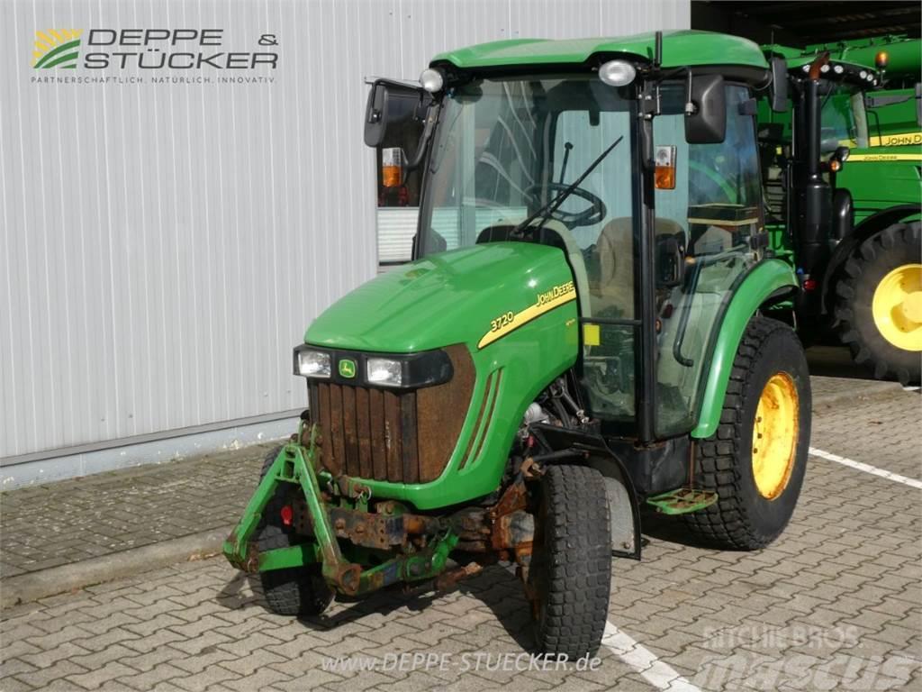John Deere 3720 Kompaktie traktori