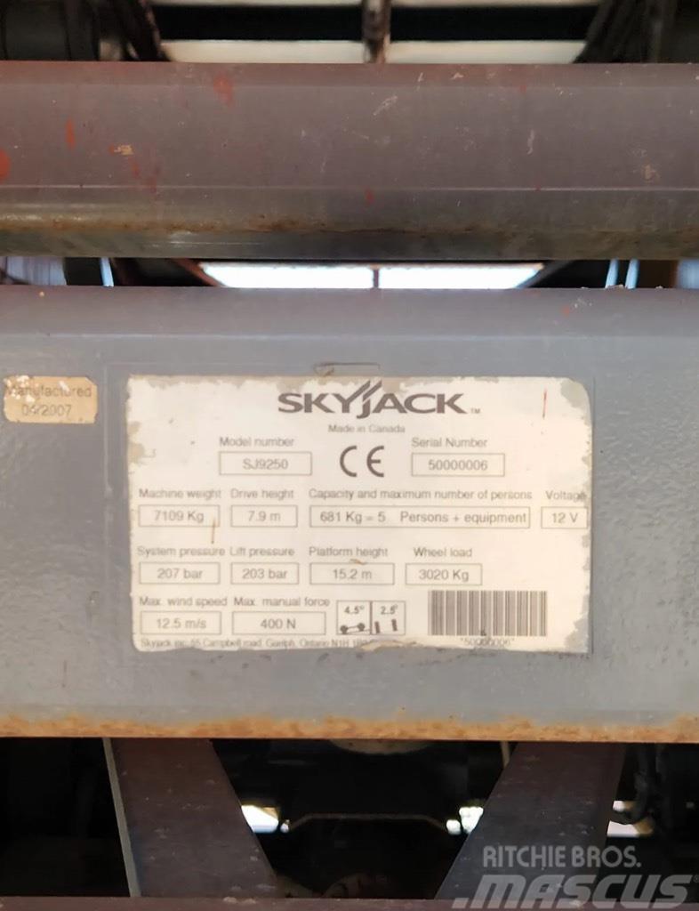 SkyJack SJ 9250 RT Šķerveida pacēlāji