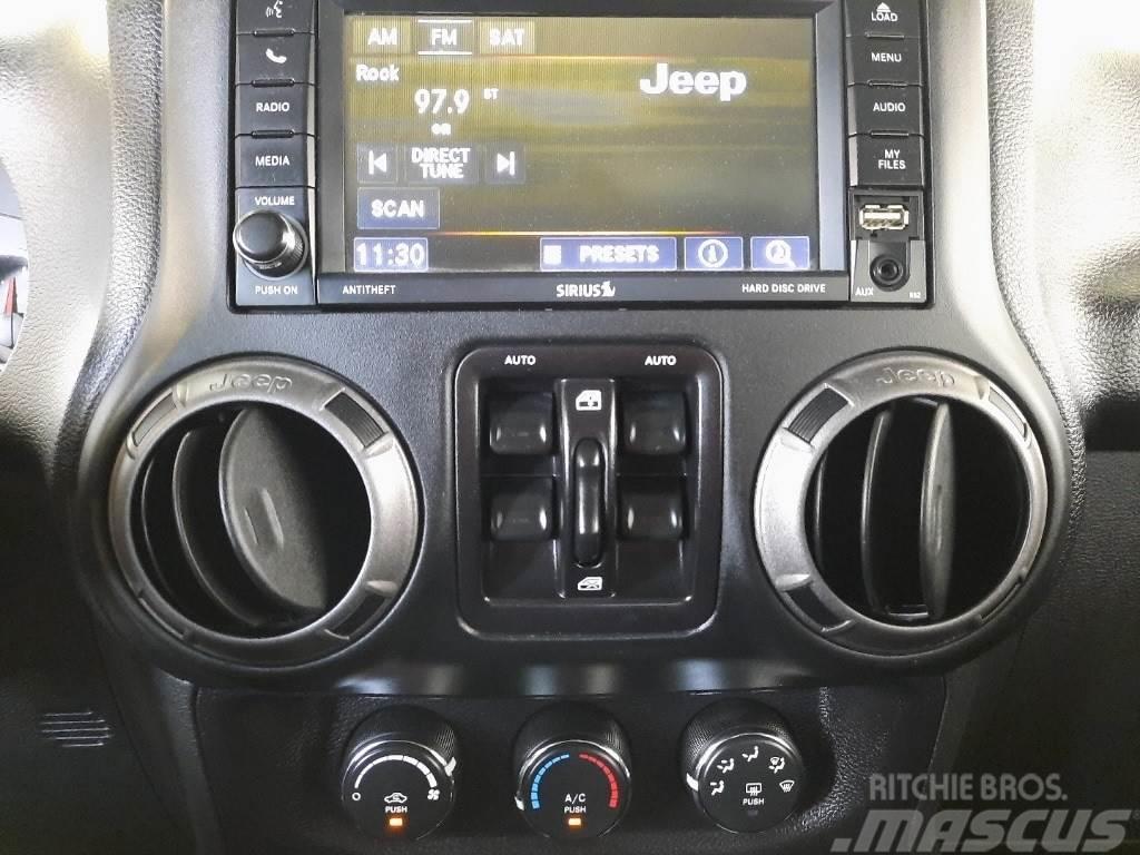 Jeep Wrangler JK Automašīnas