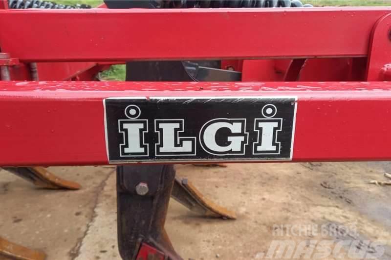 Ilgi 13 Tine Chisel Plough with Roller Citi