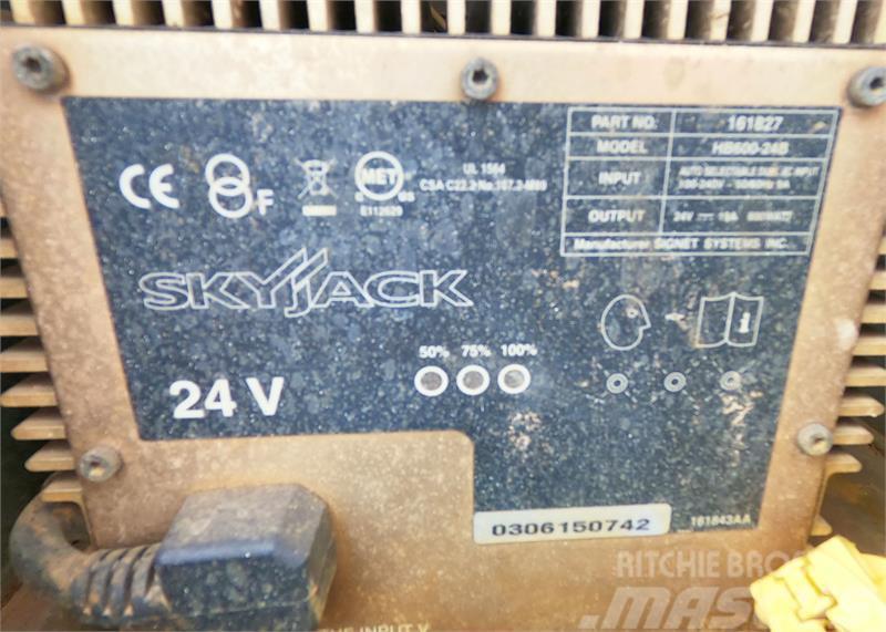SkyJack SJ3226 Šķerveida pacēlāji