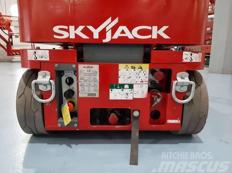 SkyJack SJ 12 Vertikālie pacēlāji