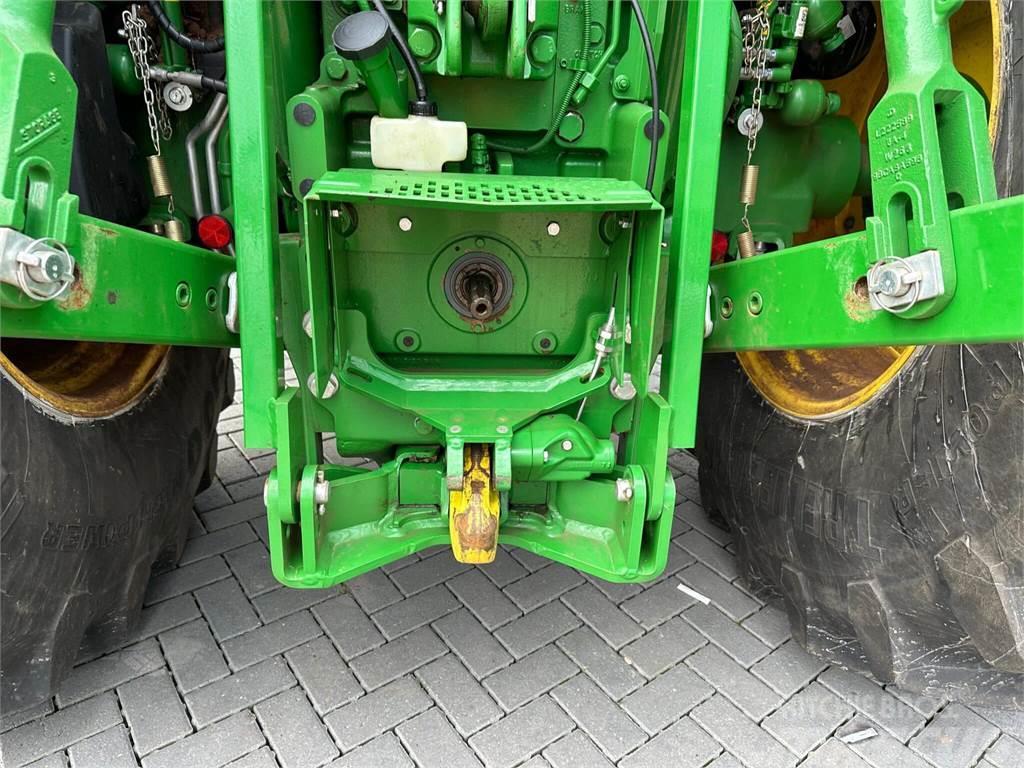 John Deere 6R215 Traktori