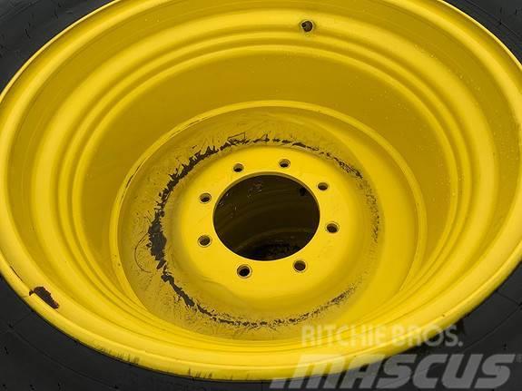 John Deere Hjul par: Michelin Multibib 540/65 28 GKN gul 18 Riepas, riteņi un diski