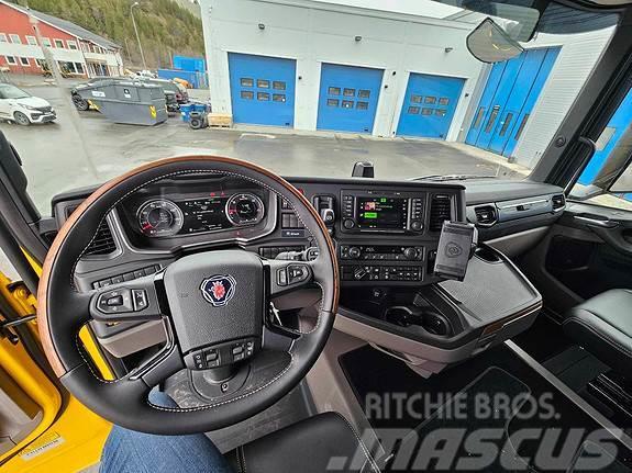 Scania R560 8X4 Pašizgāzējs