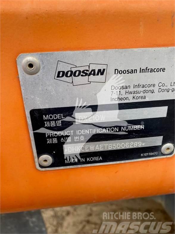 Doosan DX210W Ekskavatori uz riteņiem