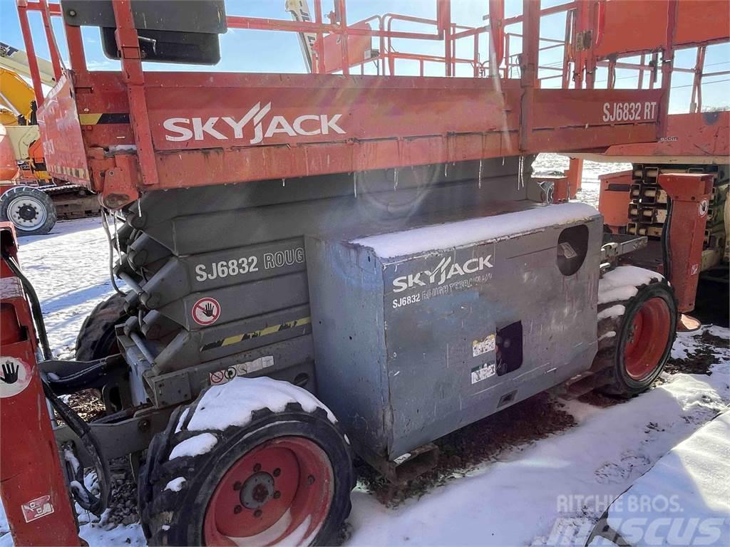 SkyJack SJ6832RT Šķerveida pacēlāji