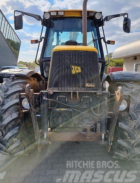 JCB Fastrac 2115 2 WD mit Gilbers Mähausleger Traktori
