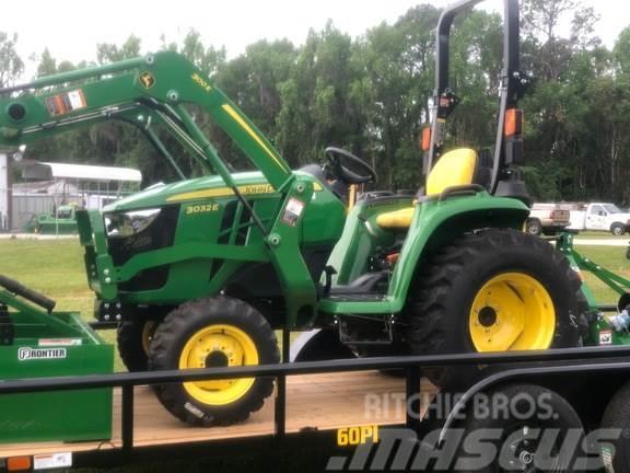 John Deere 3032E Kompaktie traktori