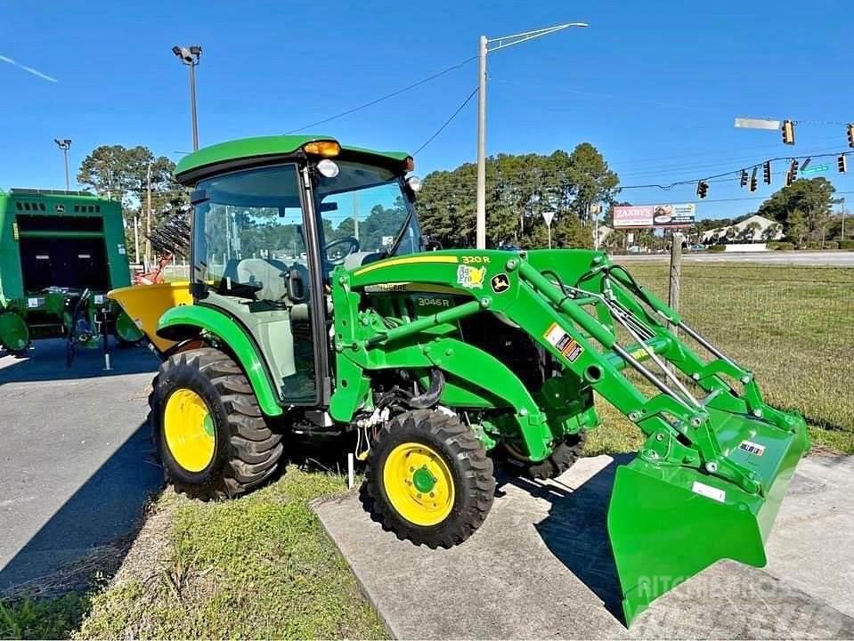 John Deere 3046R Kompaktie traktori