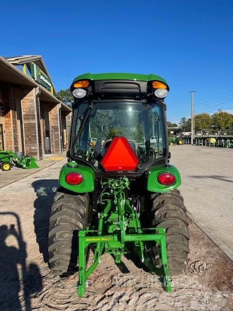 John Deere 3046R Traktori