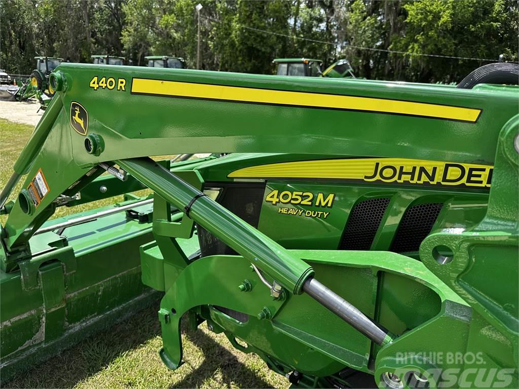 John Deere 4052M Traktori