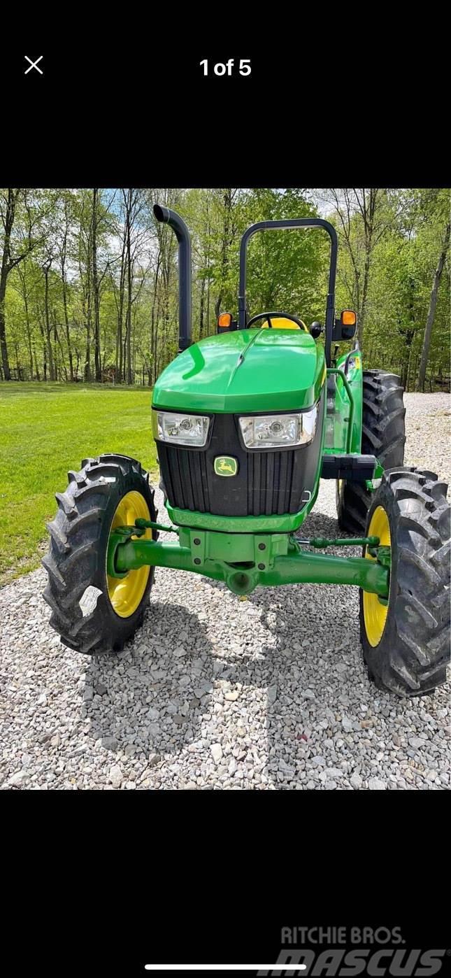 John Deere 5075E Kompaktie traktori