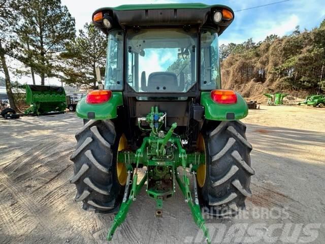 John Deere 5090E Kompaktie traktori