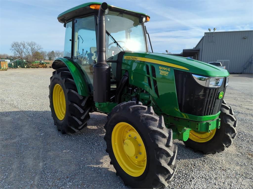 John Deere 5090E Kompaktie traktori