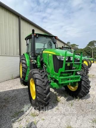 John Deere 6105E Kompaktie traktori