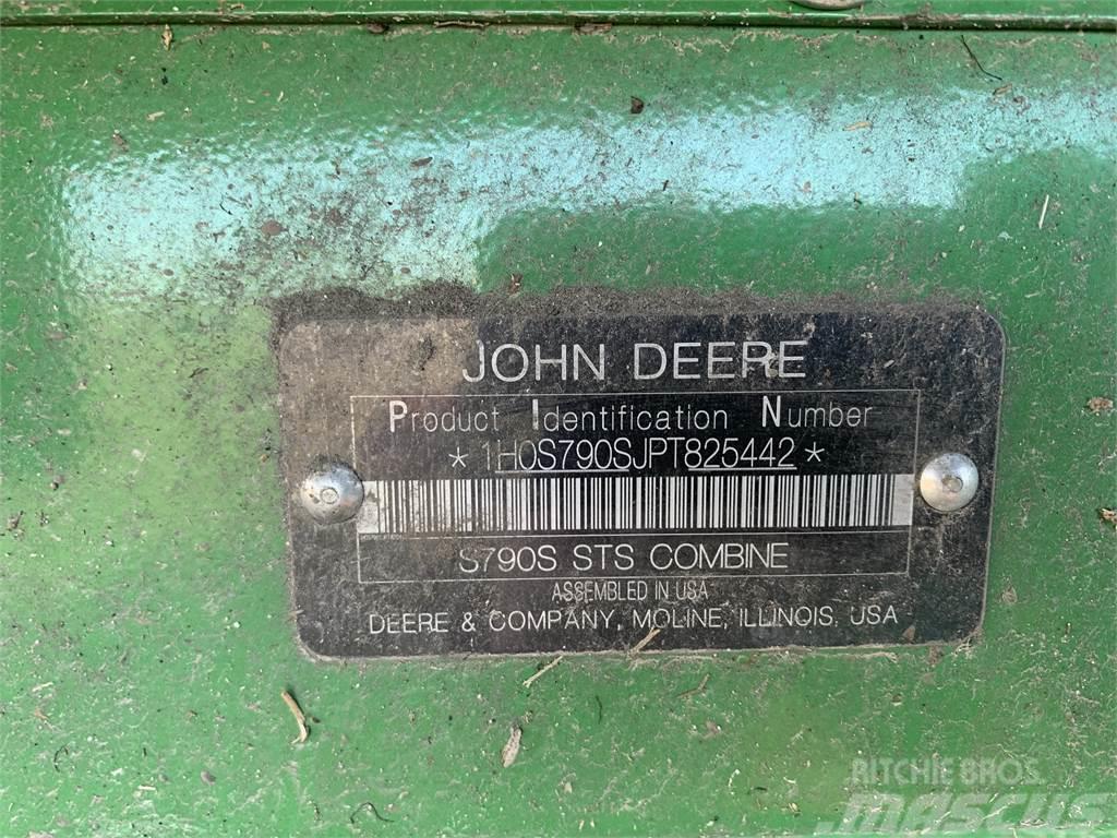 John Deere S790 Ražas novākšanas kombaini