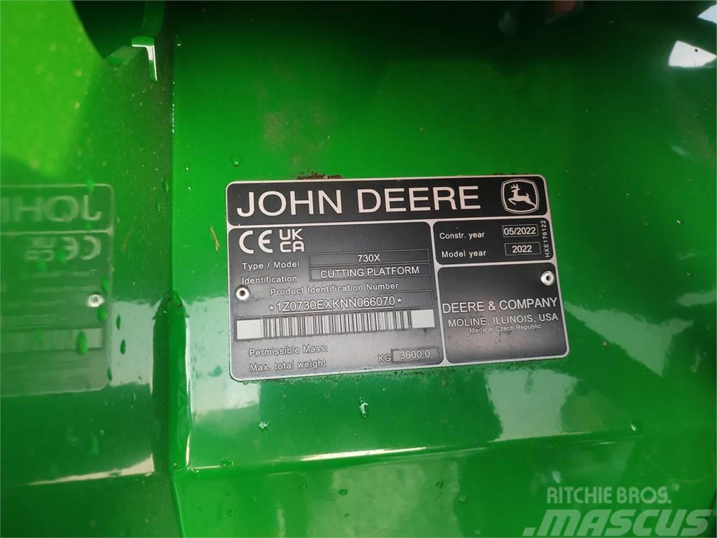 John Deere T670 Ražas novākšanas kombaini