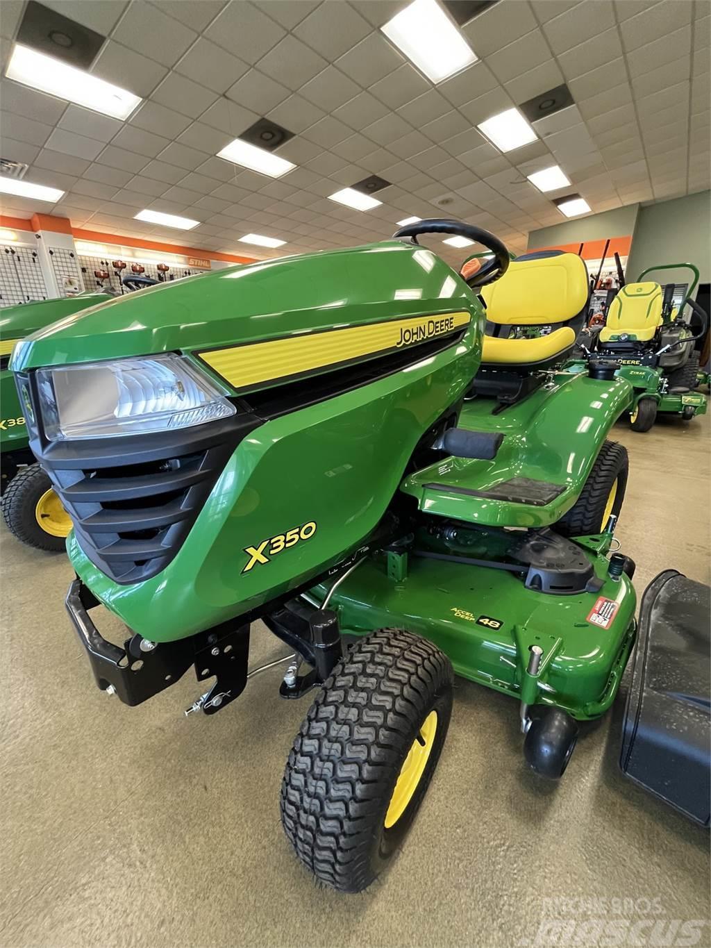 John Deere X350B Kompaktie traktori