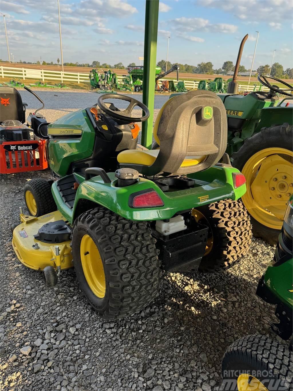 John Deere x580 Kompaktie traktori