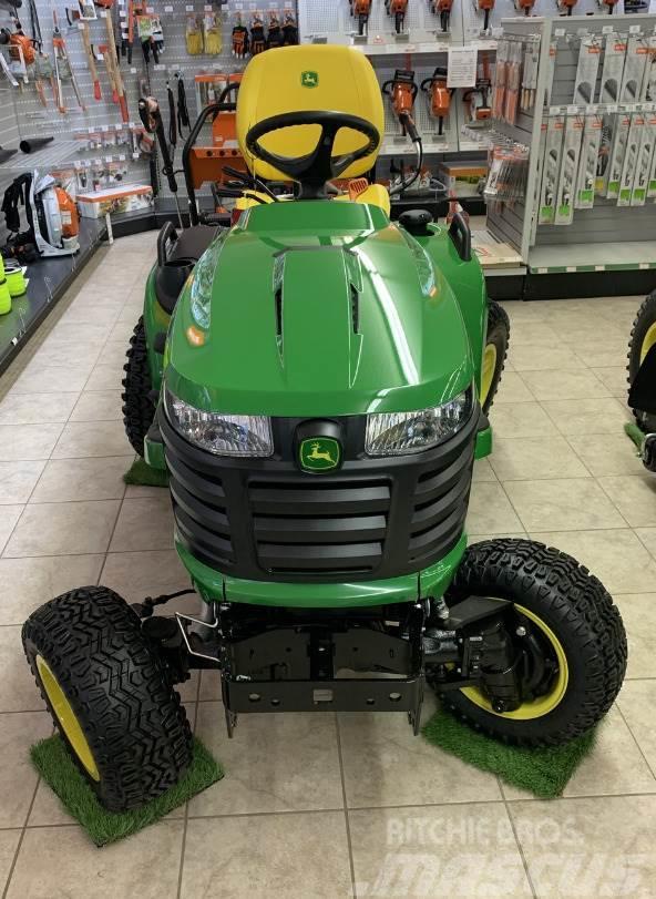 John Deere X739 Kompaktie traktori
