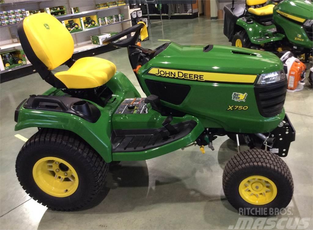 John Deere X750 Kompaktie traktori