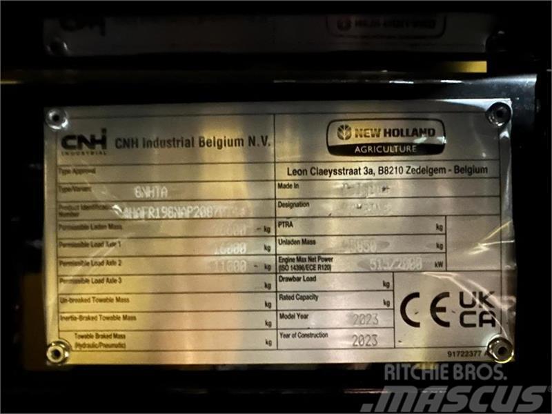 New Holland CR10.90 + 41” VarioFeed HD Ražas novākšanas kombaini