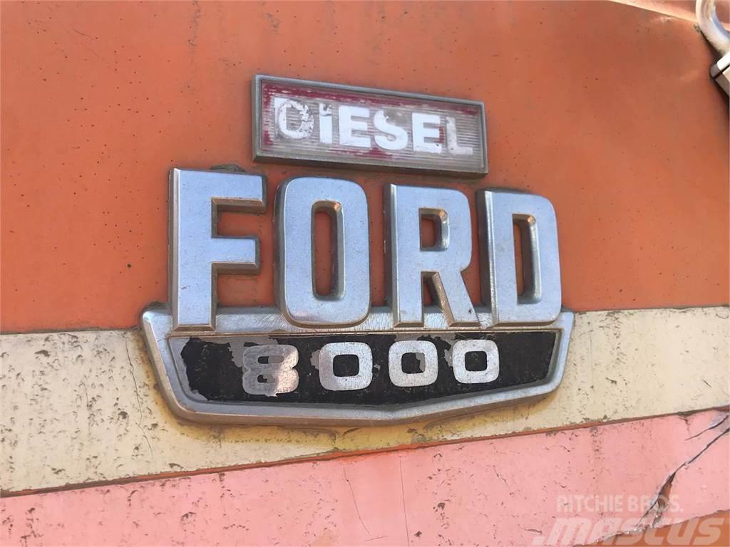 Ford 8000 Pašizgāzējs
