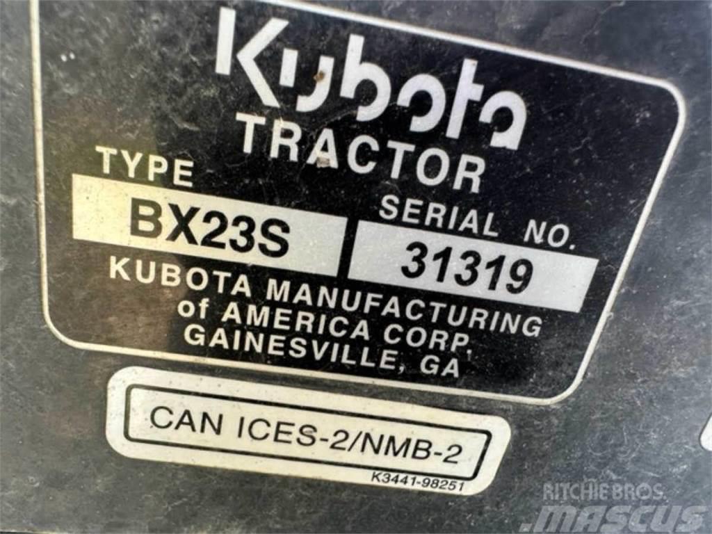 Kubota BX23S 4x4 Iekrāvēji uz riteņiem