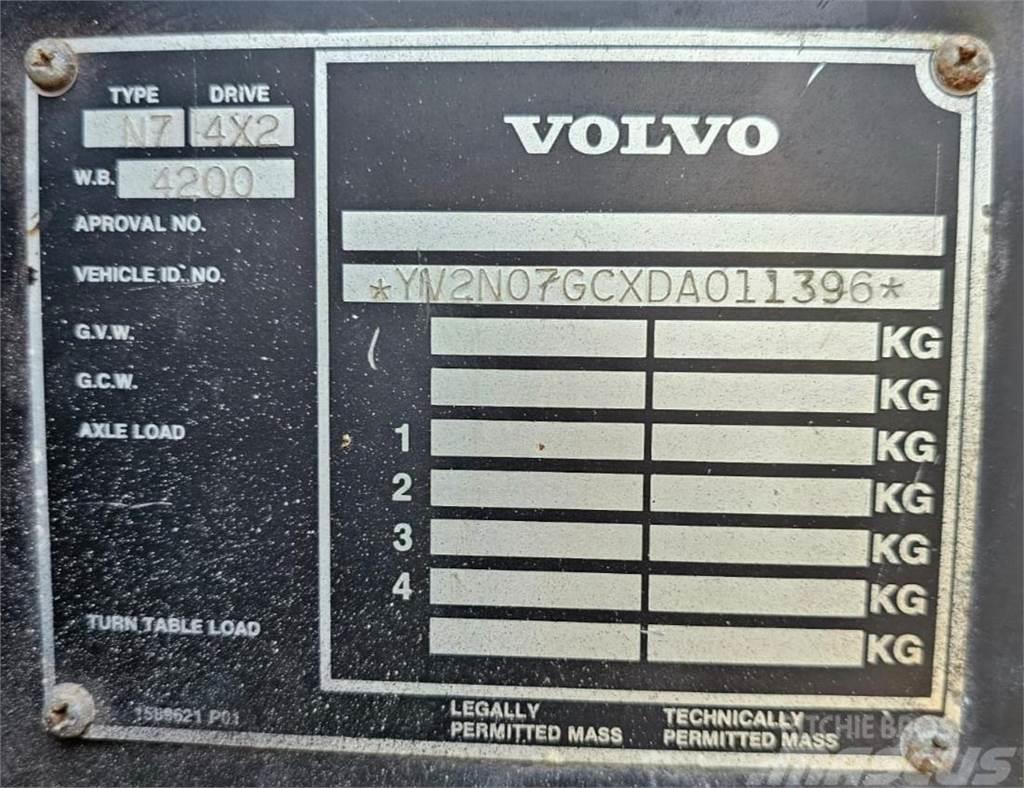 Volvo N7 6x2 Smagās mašīnas ar celtni