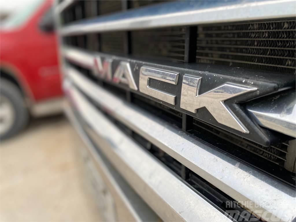 Mack CXU613 Vilcēji