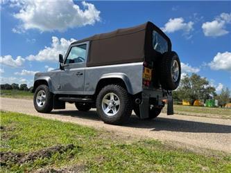 Land Rover Defender Iconic Edition 2017 only 8888 km