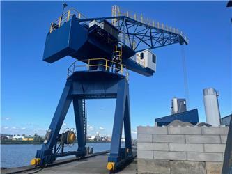  Figee Harbour Crane - Excellent Condition