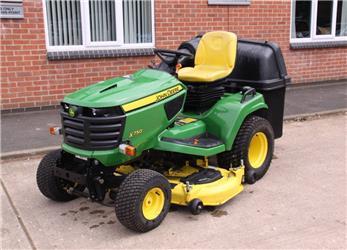 John Deere X750 with 54" Cutting deck and Collector