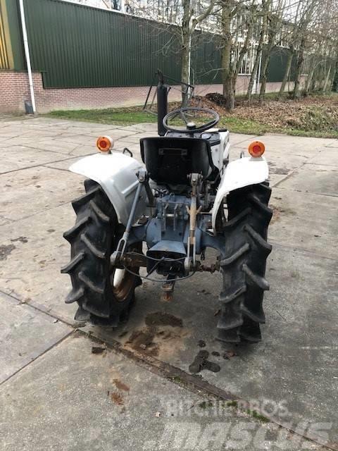  Kumiai ST1620 Kompaktie traktori
