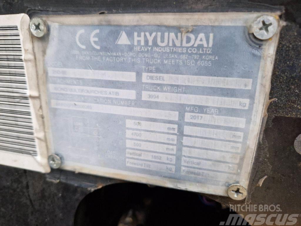 Hyundai 25D-9E Tehnika ar dīzeļa dzinēju