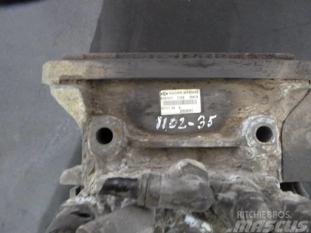 Volvo FH13 Stove radiator 1772726 Dzinēji