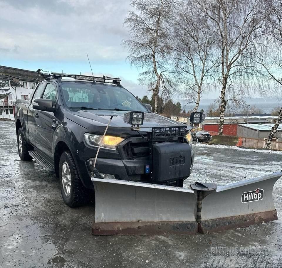 Ford Ranger with snowplow and sandspreader Preču pārvadāšanas furgoni