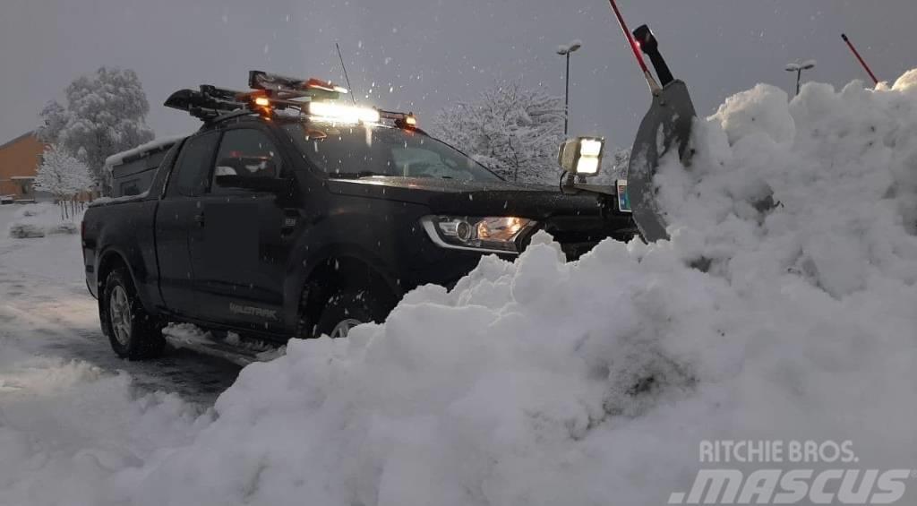 Ford Ranger with snowplow and sandspreader Preču pārvadāšanas furgoni