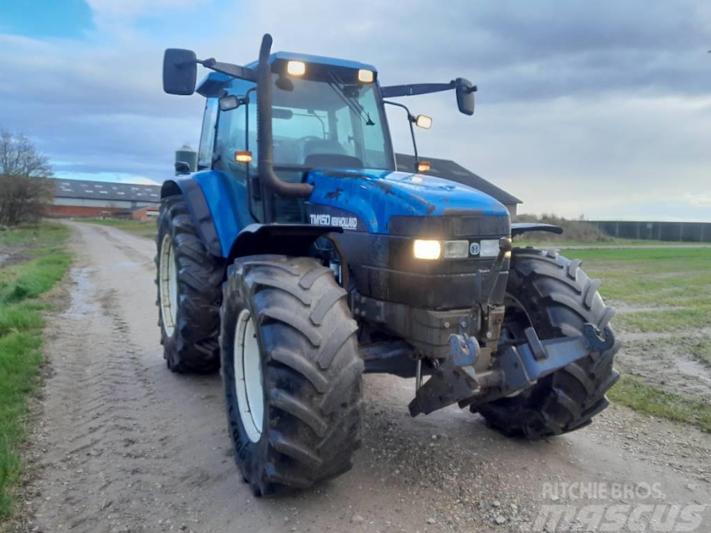 New Holland TM 150 med frontlift Traktori